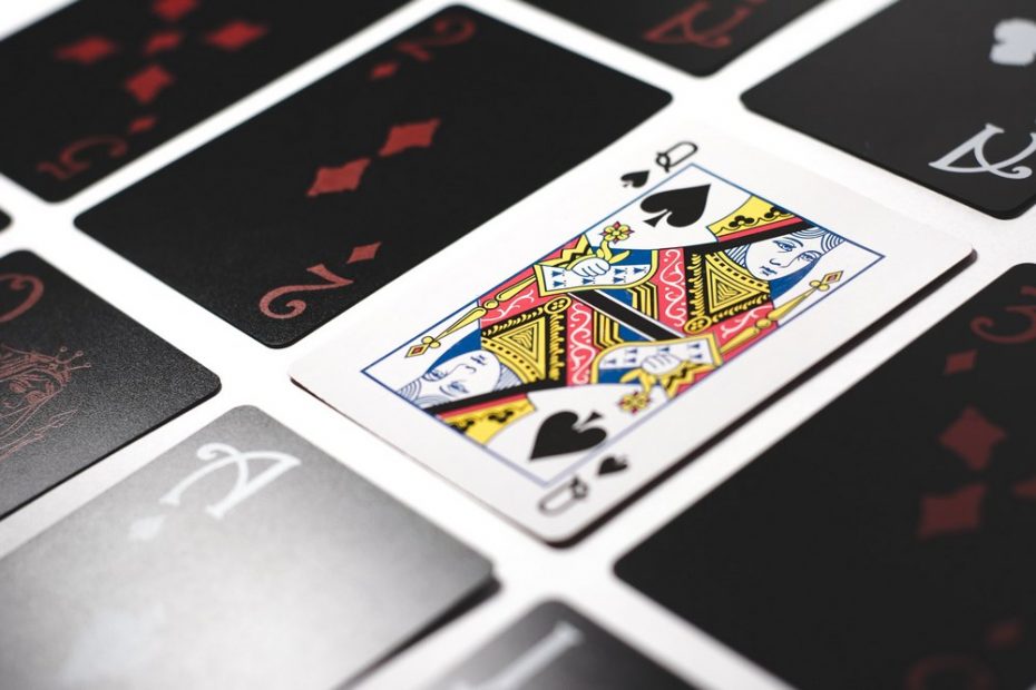 Kasino korttipelit innostavat aikuisia pelaajia